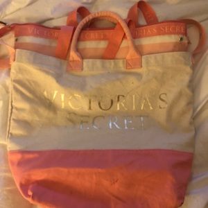 Victoria’s Secret insulates bag